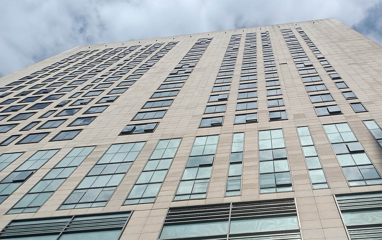 独立站SEO商务经理如何吸引目标客户主动上门购买S-SEO公司-SEO推广-网站SEO优化